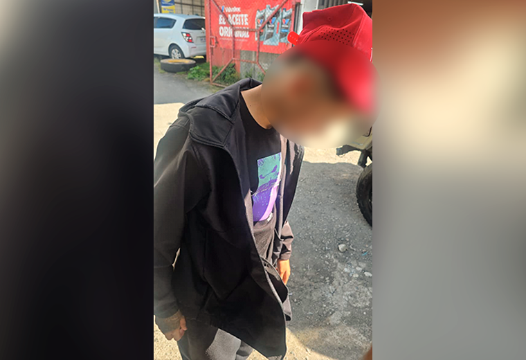 Detienen a jóvenes que intentaron tachar carro en Moravia