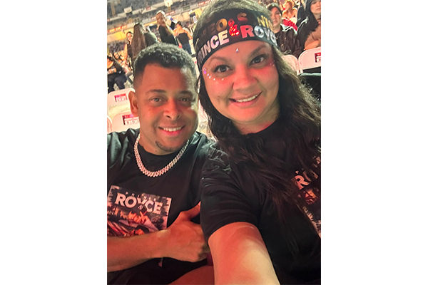 Fan cuenta cómo fue compartir escenario con Romeo Santos