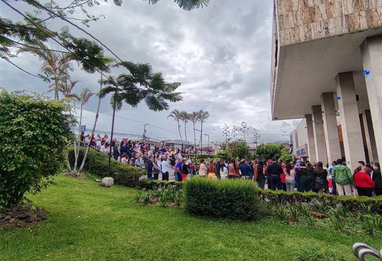 Plantón en defensa del Poder Judicial en Cartago