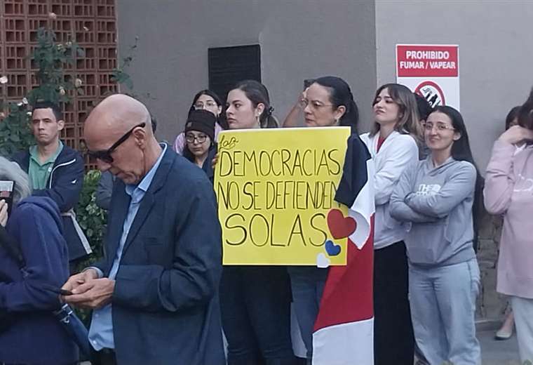 Plantón en defensa del Poder Judicial en Cartago