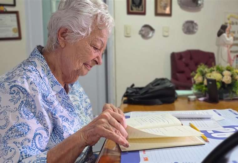 85-летняя основательница колледжа в Коста-Рике продолжает работать директором спустя 40 лет