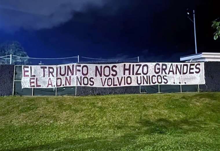 Pancartas en el Saprissa. Foto: Monstruo Locura